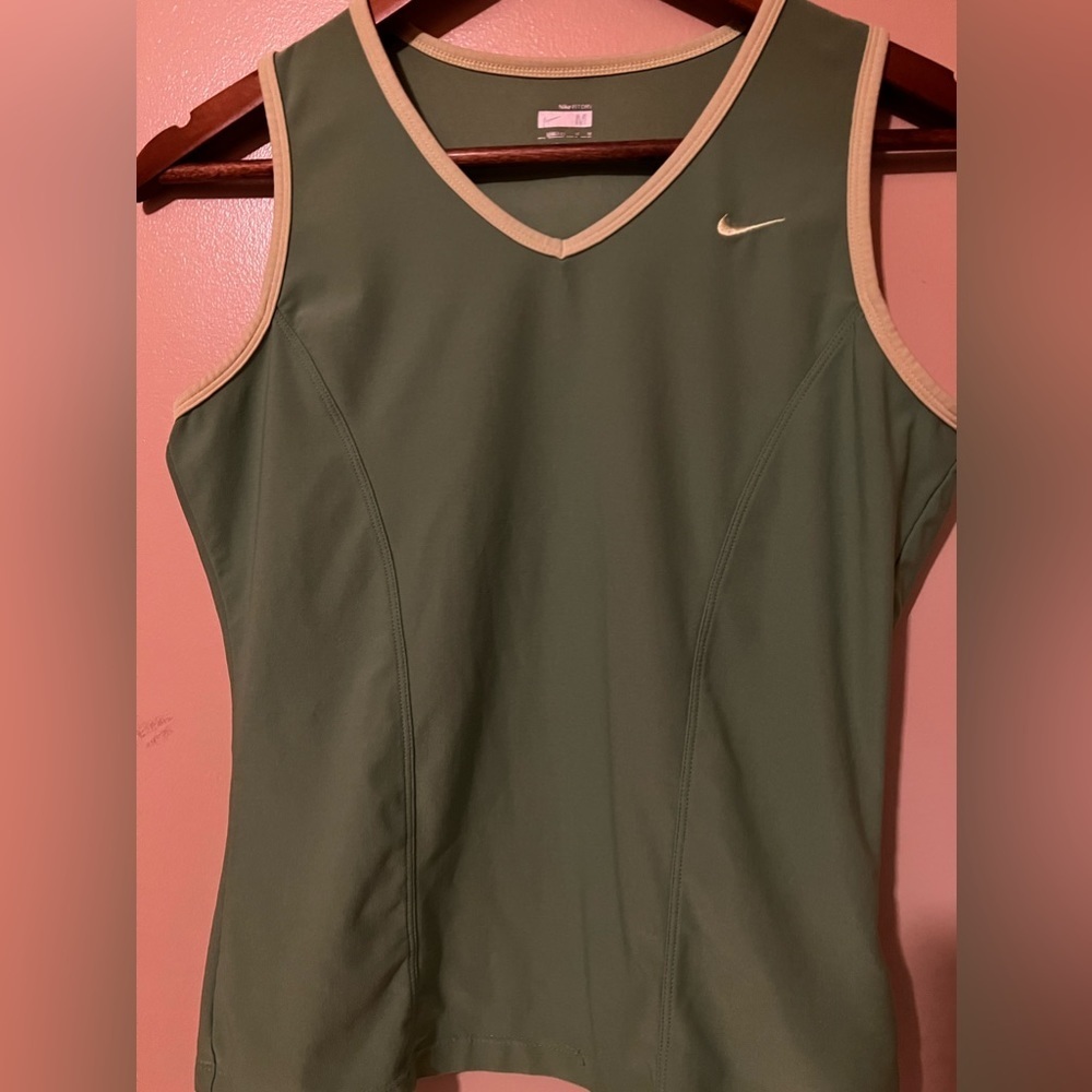 Nike sleeveless tank top size medium Brazil